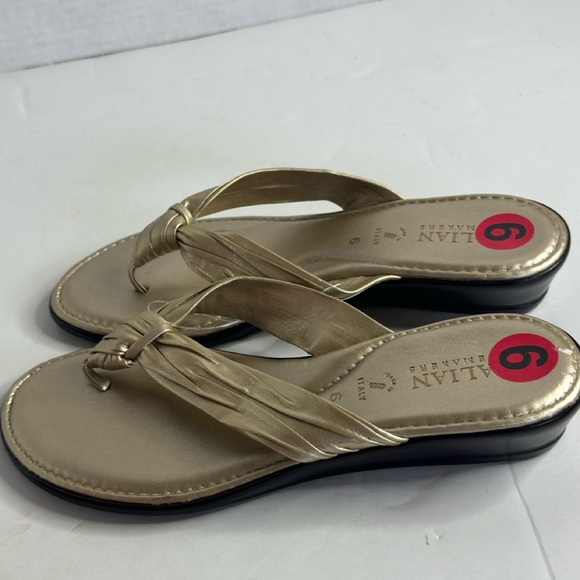 Italian Shoemakers Elegant Gold Women's Sandals size 6 - Picture 3 of 7